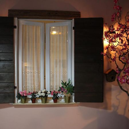 Appartamento Balcone fiorito Fonzolo Esterno foto